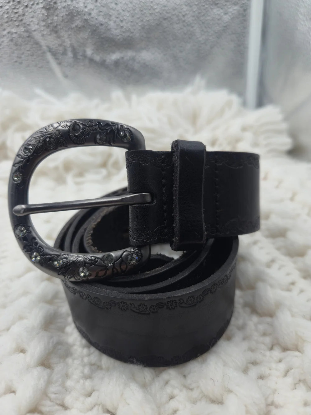 Fossil Black Leather Men's Belt with Decorative Floral Buckle